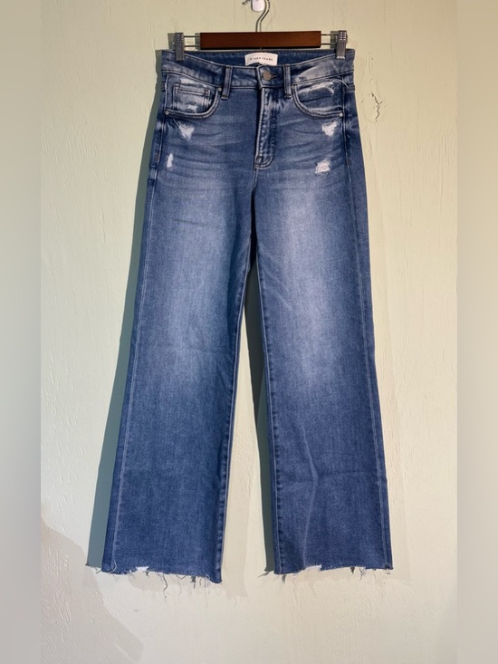 Denim - Risen medium wash fray ankle wide leg jeans size 5/27